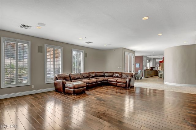 8113 Sapphire Bay Circle, Las Vegas, NV 89128