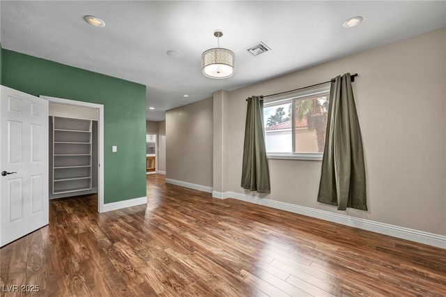 8113 Sapphire Bay Circle, Las Vegas, NV 89128