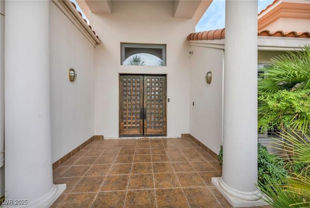 8113 Sapphire Bay Circle, Las Vegas, NV 89128