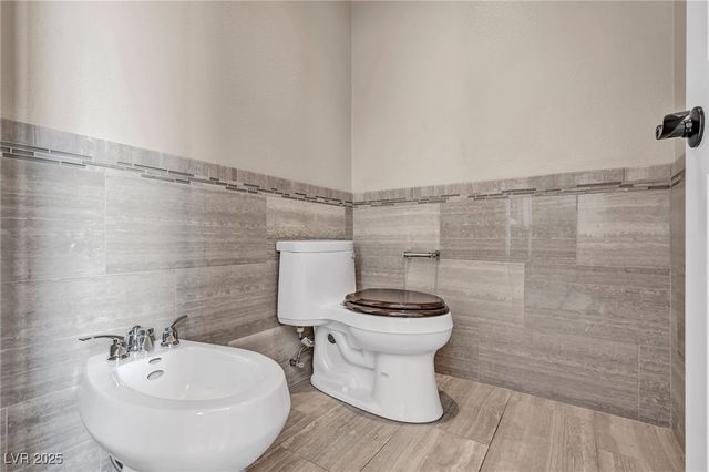 8113 Sapphire Bay Circle, Las Vegas, NV 89128