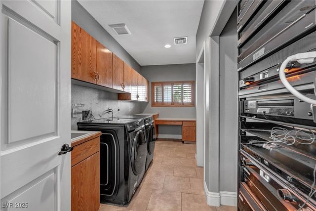 8113 Sapphire Bay Circle, Las Vegas, NV 89128