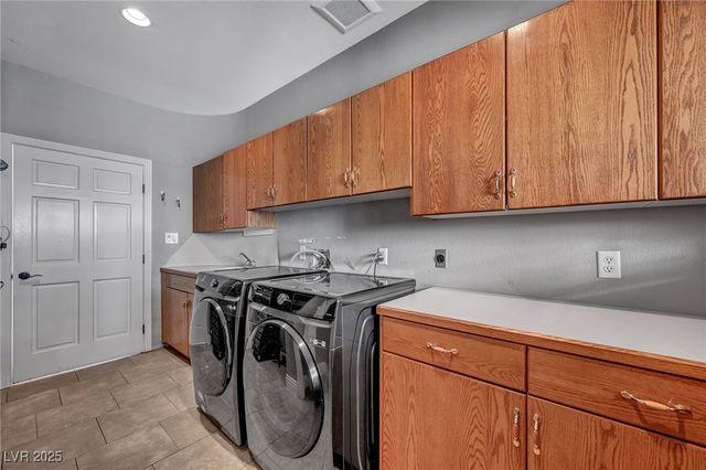 8113 Sapphire Bay Circle, Las Vegas, NV 89128