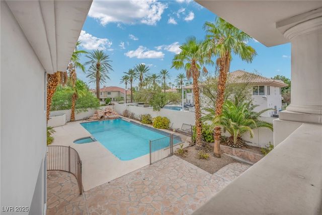 8113 Sapphire Bay Circle, Las Vegas, NV 89128