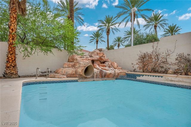 8113 Sapphire Bay Circle, Las Vegas, NV 89128