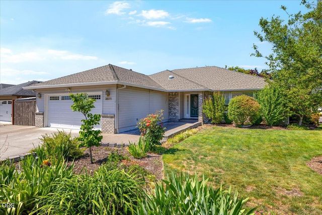 3511 Blue Blossom Drive, Medford, OR 97504