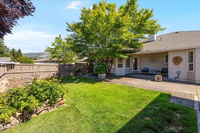 3511 Blue Blossom Drive, Medford, OR 97504