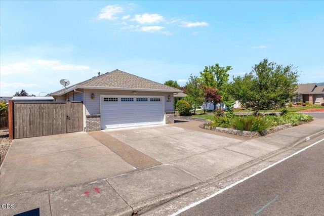 3511 Blue Blossom Drive, Medford, OR 97504