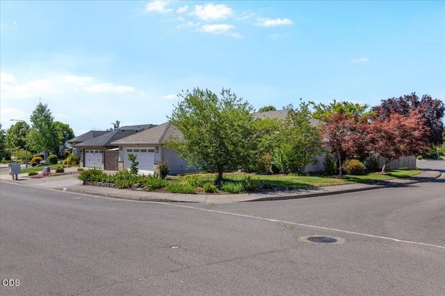 3511 Blue Blossom Drive, Medford, OR 97504