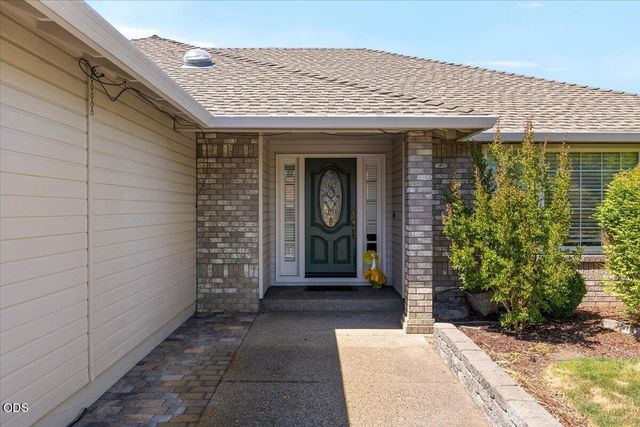 3511 Blue Blossom Drive, Medford, OR 97504