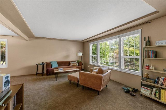 3511 Blue Blossom Drive, Medford, OR 97504