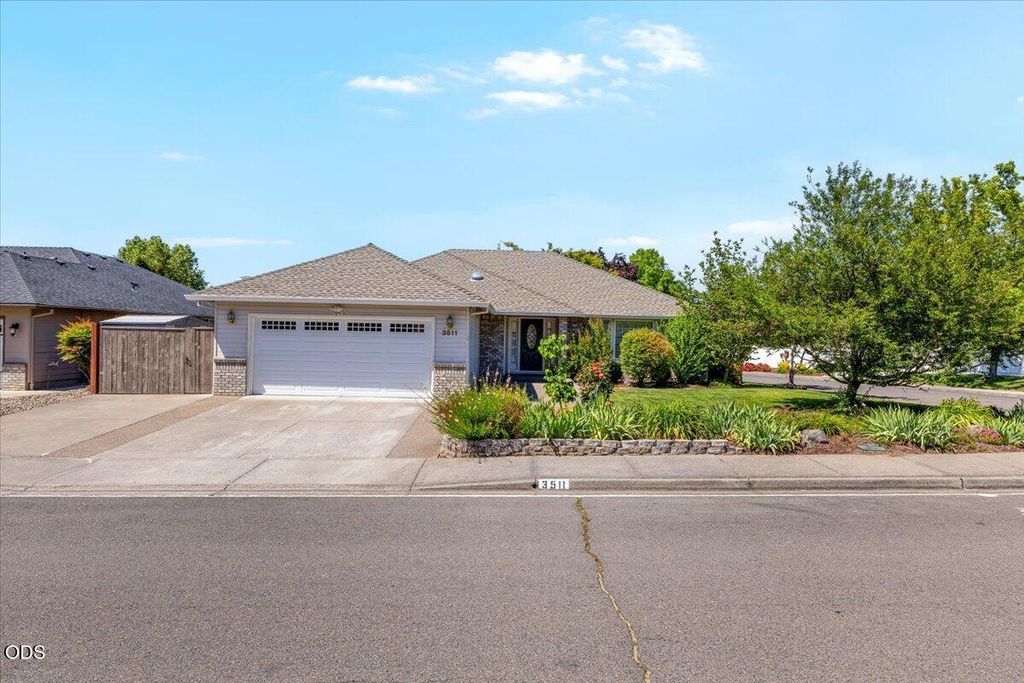 3511 Blue Blossom Drive, Medford, OR 97504