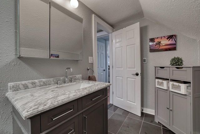 1473 S 90th STREET, West Allis, WI 53214