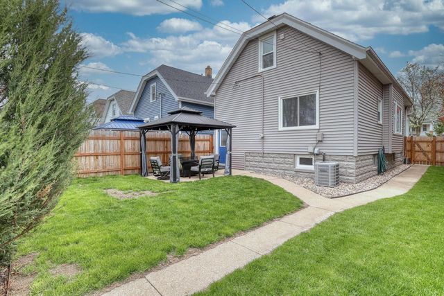 1473 S 90th STREET, West Allis, WI 53214