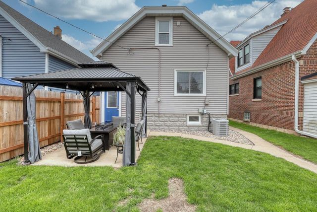 1473 S 90th STREET, West Allis, WI 53214
