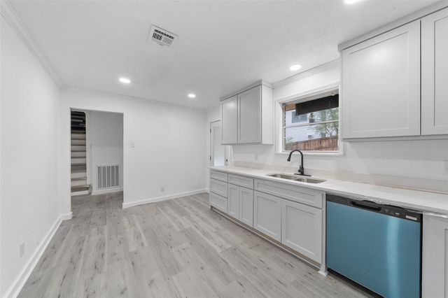 1911 Avenue O, Huntsville, TX 77340