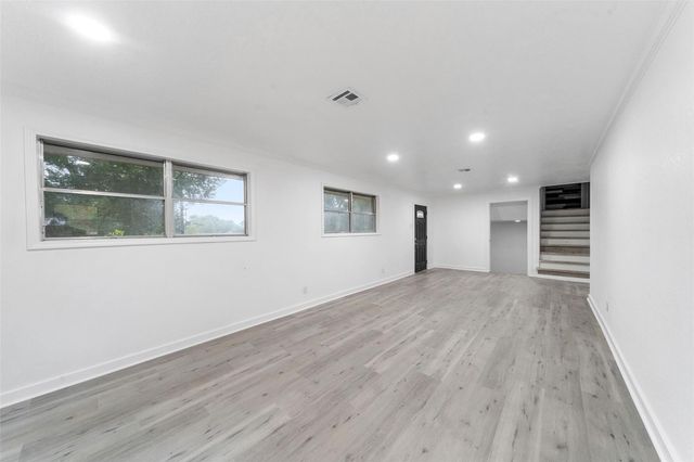 1911 Avenue O, Huntsville, TX 77340