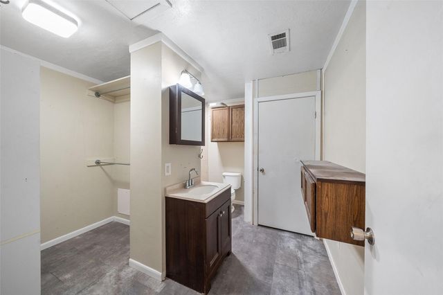 1911 Avenue O, Huntsville, TX 77340