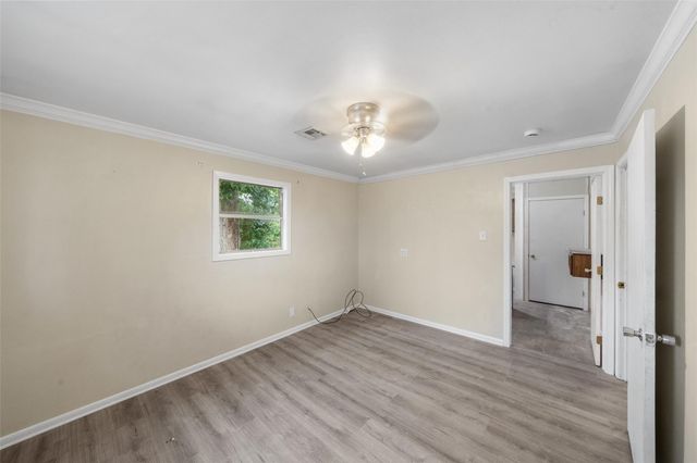 1911 Avenue O, Huntsville, TX 77340