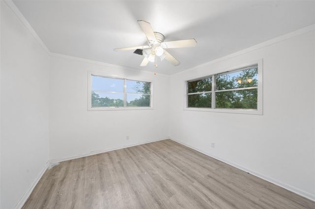 1911 Avenue O, Huntsville, TX 77340