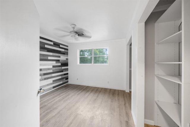 1911 Avenue O, Huntsville, TX 77340