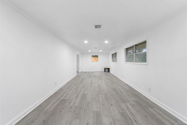 1911 Avenue O, Huntsville, TX 77340