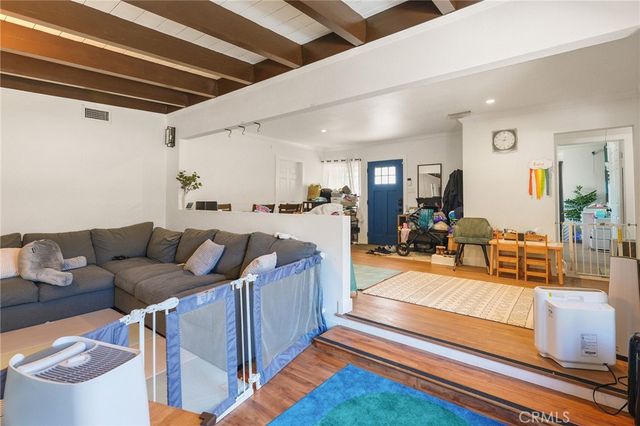 2358 Snowden Avenue, Long Beach, CA 90815