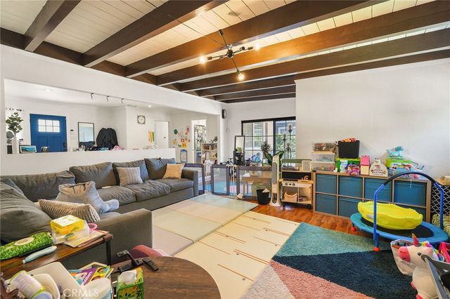 2358 Snowden Avenue, Long Beach, CA 90815
