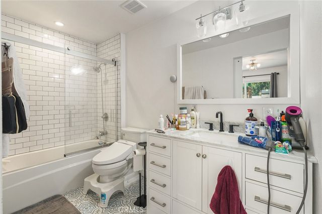 2358 Snowden Avenue, Long Beach, CA 90815
