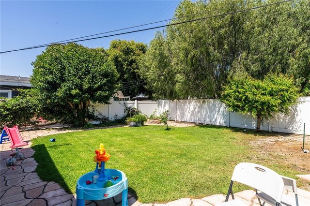 2358 Snowden Avenue, Long Beach, CA 90815