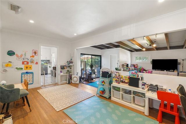 2358 Snowden Avenue, Long Beach, CA 90815