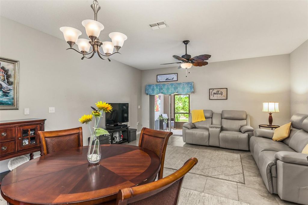 Image 11 of property listing at 10642 LAKE MONTAUK DRIVE, Riverview, FL 33578