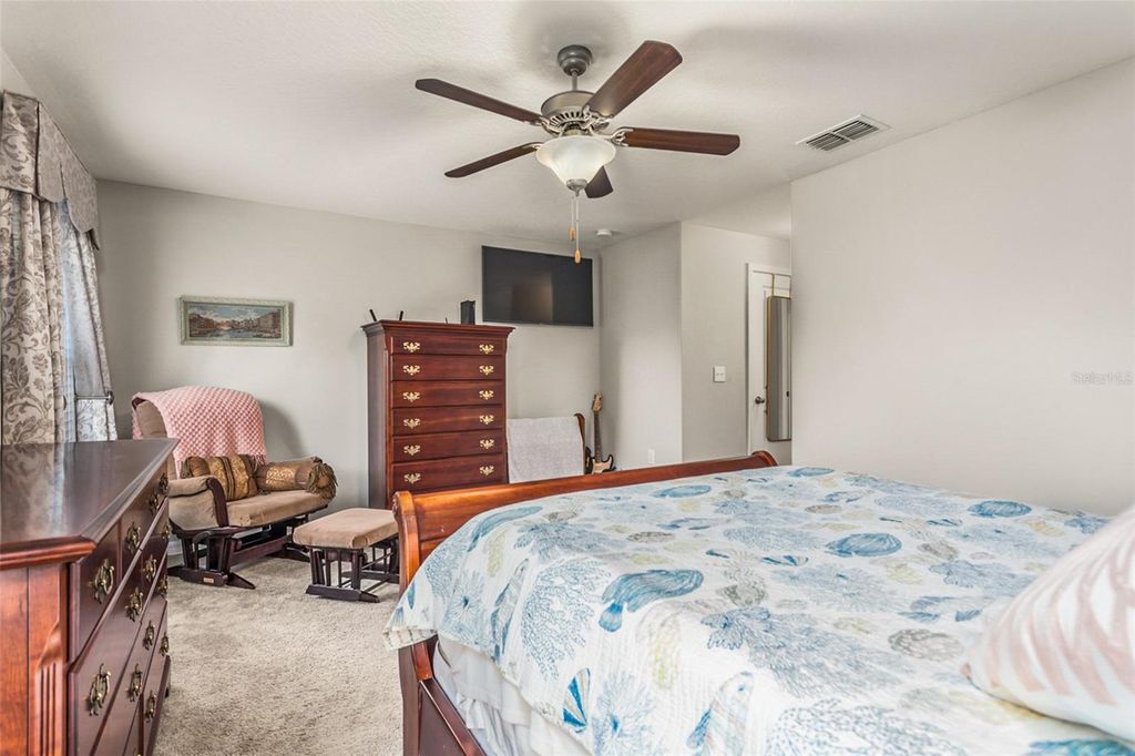 Image 13 of property listing at 10642 LAKE MONTAUK DRIVE, Riverview, FL 33578