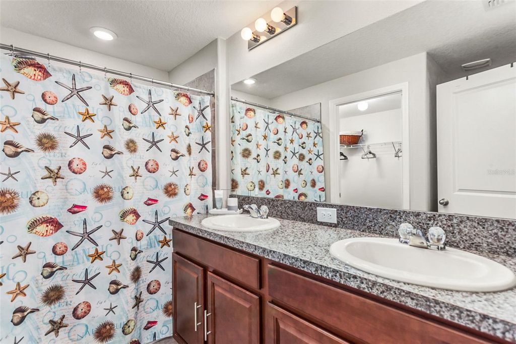 Image 15 of property listing at 10642 LAKE MONTAUK DRIVE, Riverview, FL 33578