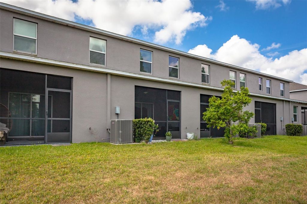 Image 25 of property listing at 10642 LAKE MONTAUK DRIVE, Riverview, FL 33578