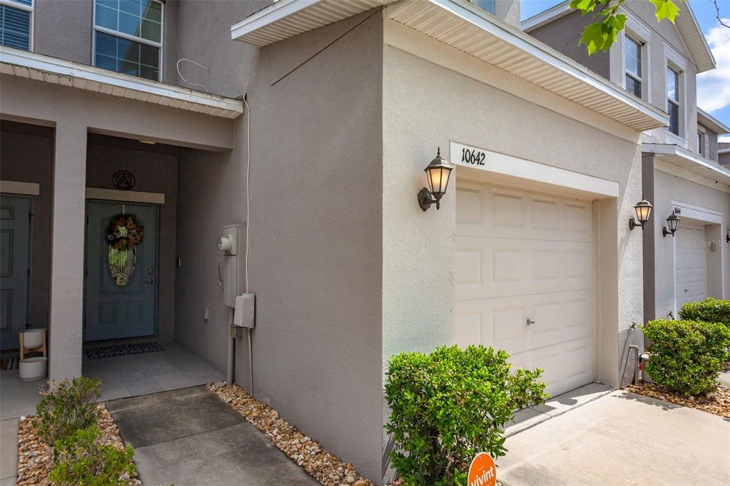 Image 4 of property listing at 10642 LAKE MONTAUK DRIVE, Riverview, FL 33578