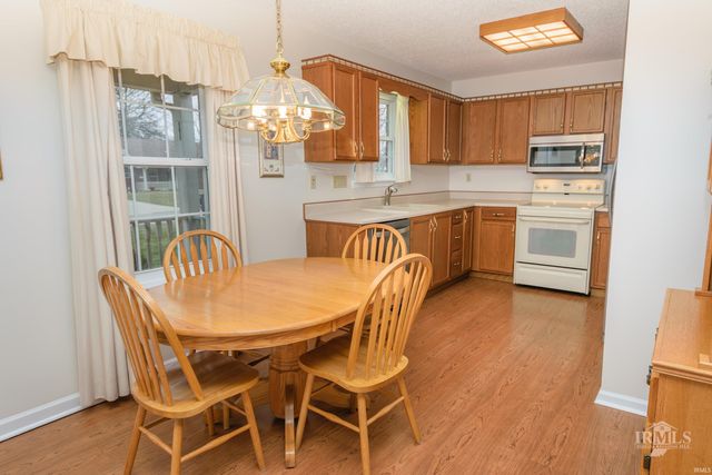 1221 N Saybrook Lane, Muncie, IN 47304