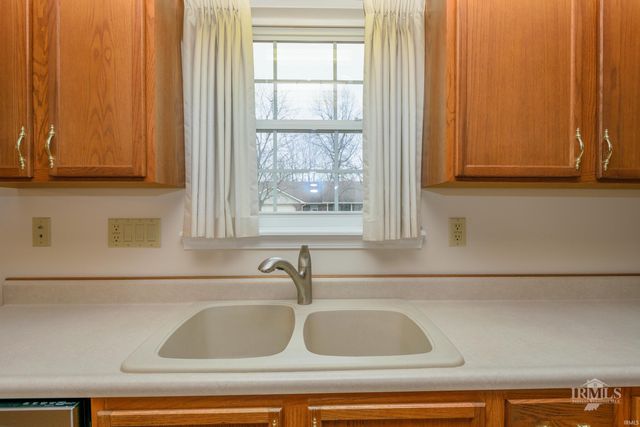 1221 N Saybrook Lane, Muncie, IN 47304