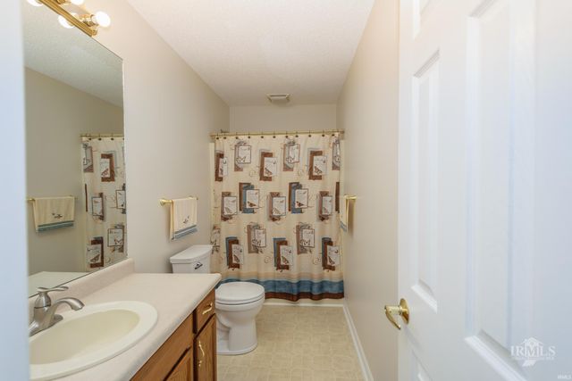 1221 N Saybrook Lane, Muncie, IN 47304