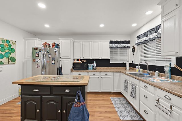 1535 Melrose Ave, Modesto, CA 95350