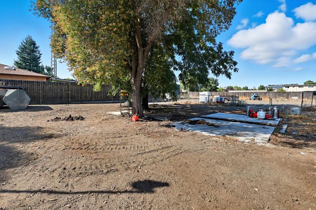 1535 Melrose Ave, Modesto, CA 95350