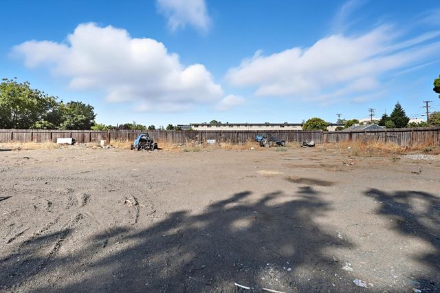 1535 Melrose Ave, Modesto, CA 95350