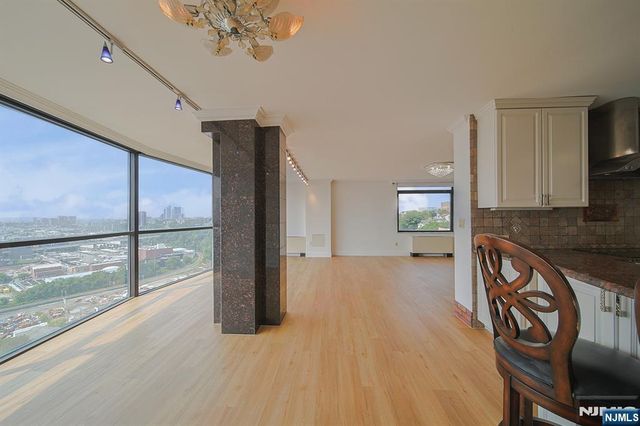 380 Mountain Road 713, Union City, NJ 07087