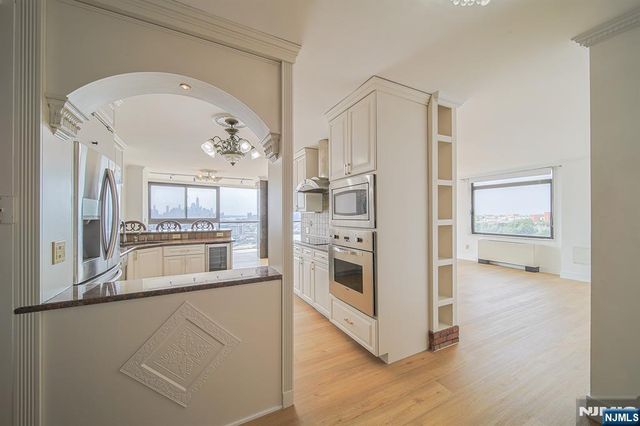 380 Mountain Road 713, Union City, NJ 07087