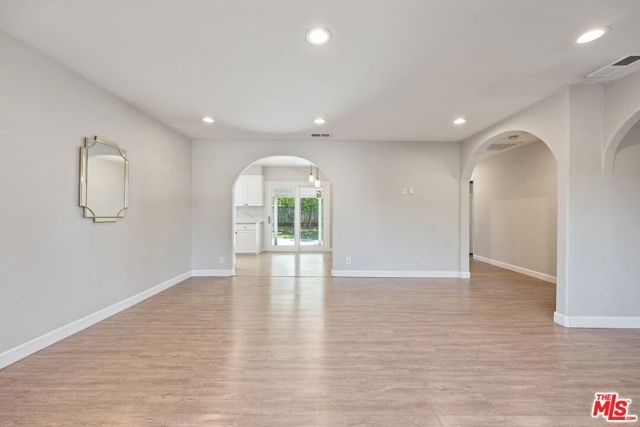 5945 Yarmouth Avenue, Los Angeles, CA 91316