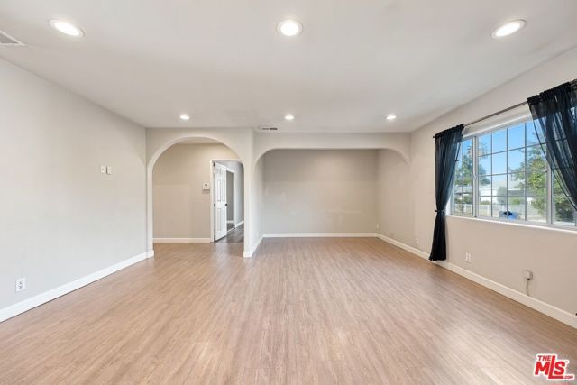 5945 Yarmouth Avenue, Los Angeles, CA 91316