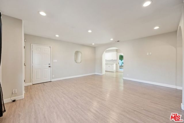 5945 Yarmouth Avenue, Los Angeles, CA 91316