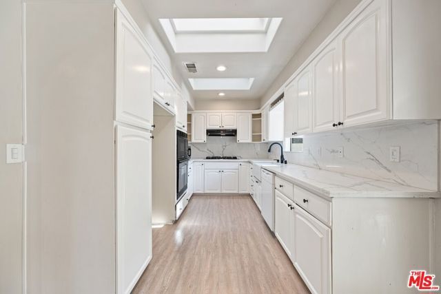 5945 Yarmouth Avenue, Los Angeles, CA 91316