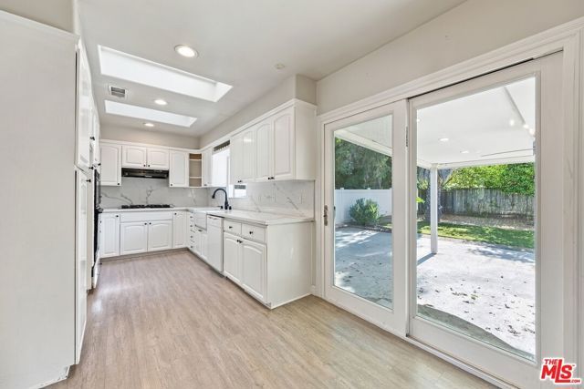 5945 Yarmouth Avenue, Los Angeles, CA 91316