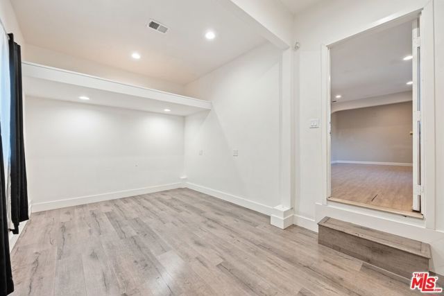 5945 Yarmouth Avenue, Los Angeles, CA 91316