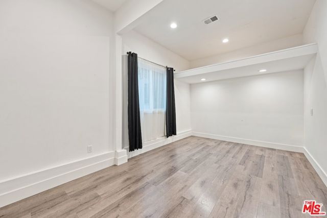 5945 Yarmouth Avenue, Los Angeles, CA 91316